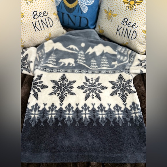 Cityscape Navy and White Fleece Jacket with Snowflake winter Design sz: medium - Picture 2 of 8